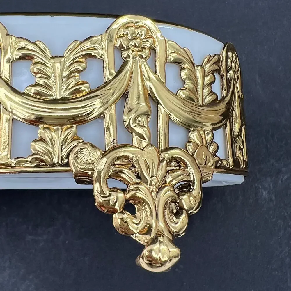 Vintage Stylebuilt Gold French Drape Porcelain Tassel Soap Dish